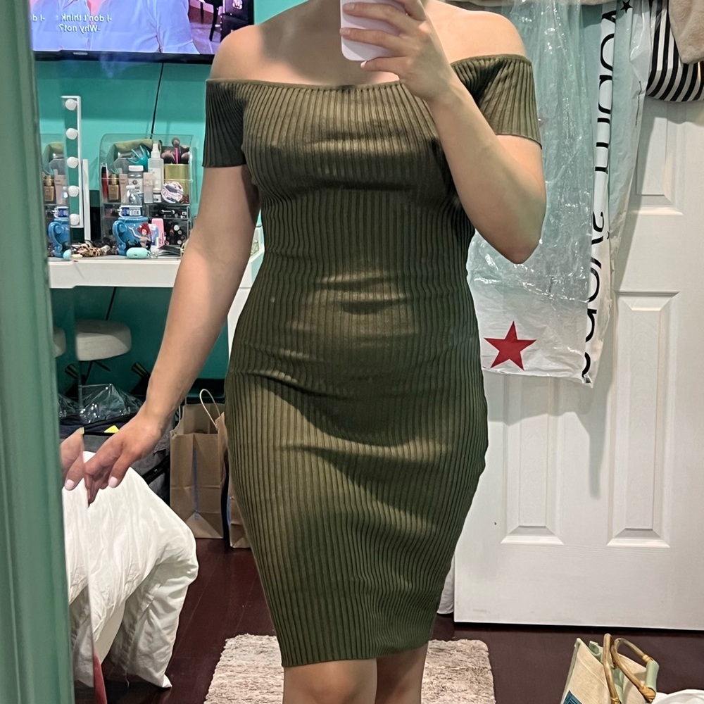 Off the Shoulder Knit Midi Dress - Picture 2 of 5